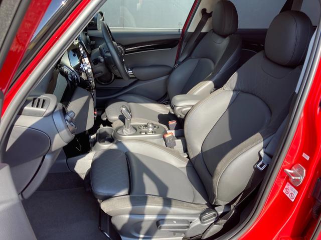 ＭＩＮＩ クーパーＳＤ　クラシック・トリム　ＨＤＤナビ・カープレイ・革シート・社外ＴＶ・ドラレコ・１７インチアルミホイール・ワンオーナー・ＭＩＮＩ認定中古車（２年保証・走行距離無制限）（チリ・レッド）（12枚目）