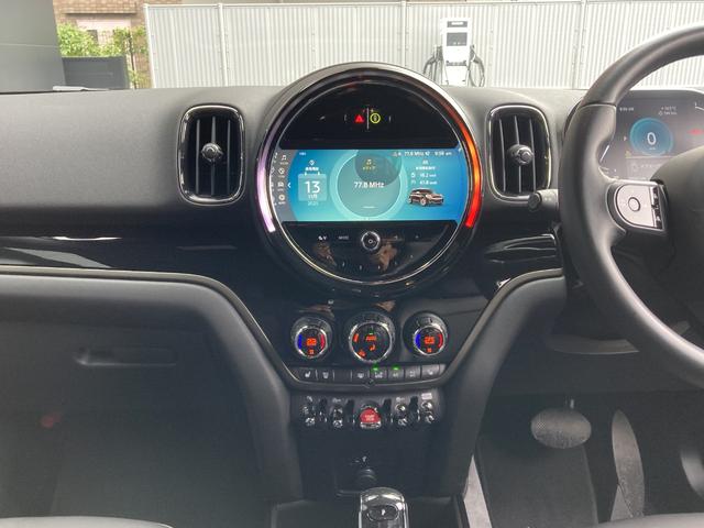 ＭＩＮＩ クーパーＤ　クロスオーバー・シャドー・エディション　ＨＤＤナビ＋アップルカープレイ・１８インチ黒アルミホイール・ＡＣＣ・ワンオーナー・ＭＩＮＩ認定中古車（２年保証・走行距離無制限）（ミッドナイト・ブラック）（10枚目）