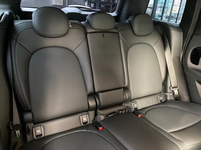 ＭＩＮＩ クーパーＤ　クロスオーバー・シャドー・エディション　ＨＤＤナビ＋アップルカープレイ・１８インチ黒アルミホイール・ＡＣＣ・ワンオーナー・ＭＩＮＩ認定中古車（２年保証・走行距離無制限）（ミッドナイト・ブラック）（13枚目）