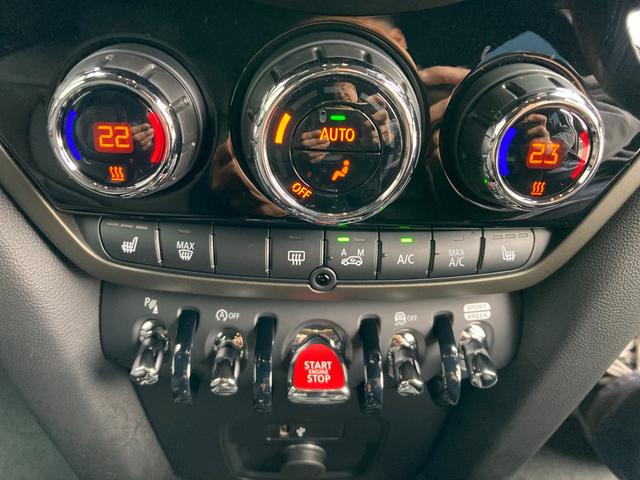 ＭＩＮＩ クーパーＤ　クロスオーバー・シャドー・エディション　ＨＤＤナビ＋アップルカープレイ・１８インチ黒アルミホイール・ＡＣＣ・ワンオーナー・ＭＩＮＩ認定中古車（２年保証・走行距離無制限）（ミッドナイト・ブラック）（20枚目）