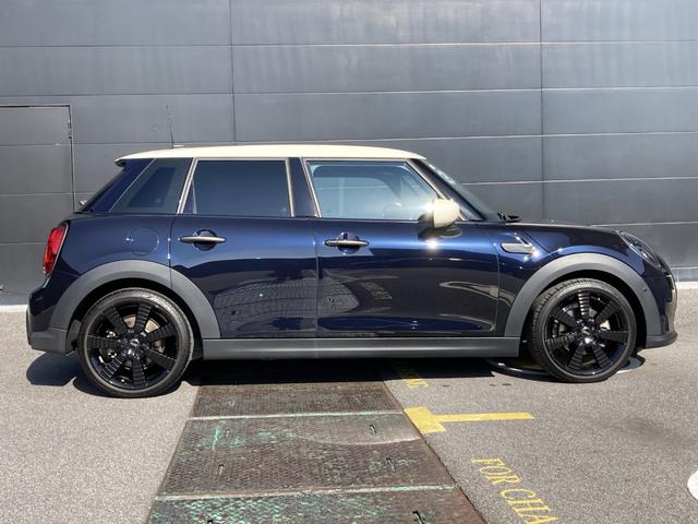 ＭＩＮＩ クーパー　レゾリュート・エディション　アップルカープレイ・ＡＣＣ・ドラレコ・ＭＩＮＩ認定中古車（２年保証・走行距離無制限）（エニグマティック・ブラック）（4枚目）