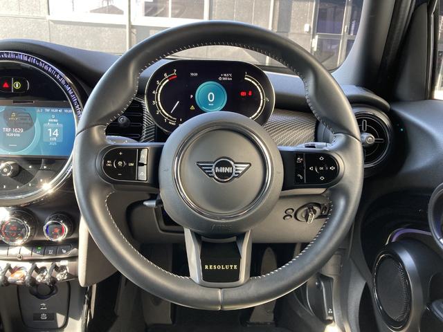 ＭＩＮＩ クーパー　レゾリュート・エディション　アップルカープレイ・ＡＣＣ・ドラレコ・ＭＩＮＩ認定中古車（２年保証・走行距離無制限）（エニグマティック・ブラック）（16枚目）
