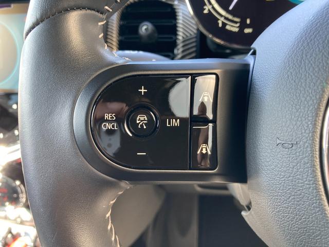 ＭＩＮＩ クーパー　レゾリュート・エディション　アップルカープレイ・ＡＣＣ・ドラレコ・ＭＩＮＩ認定中古車（２年保証・走行距離無制限）（エニグマティック・ブラック）（17枚目）