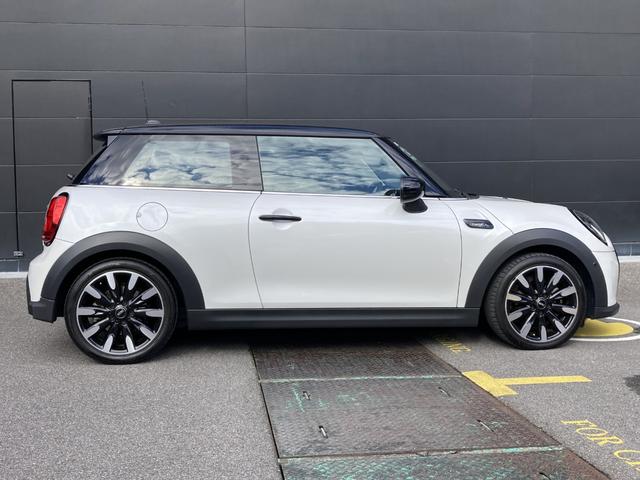 ＭＩＮＩ クーパーＤ　カムデン・エディション　ＡＣＣ・カープレイ・ドラレコ・ＭＩＮＩ認定中古車（２年保証・走行距離無制限）（ナノク・ホワイト）（4枚目）
