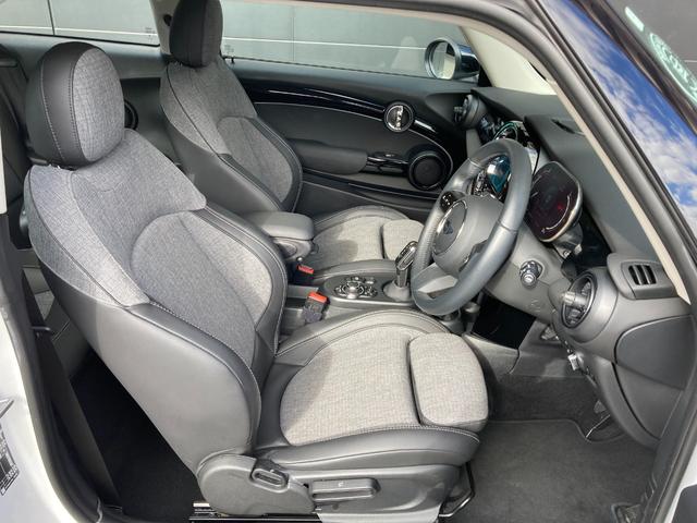 ＭＩＮＩ クーパーＤ　カムデン・エディション　ＡＣＣ・カープレイ・ドラレコ・ＭＩＮＩ認定中古車（２年保証・走行距離無制限）（ナノク・ホワイト）（11枚目）