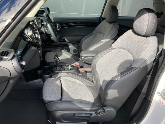 ＭＩＮＩ クーパーＤ　カムデン・エディション　ＡＣＣ・カープレイ・ドラレコ・ＭＩＮＩ認定中古車（２年保証・走行距離無制限）（ナノク・ホワイト）（12枚目）