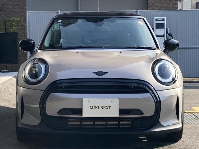 ＭＩＮＩ クーパーＤ　カムデン・エディション　ＡＣＣ・カープレイ・１７インチアルミホイール・ＭＩＮＩ認定中古車（２年保証・走行距離無制限）（ルーフトップ・グレー）（2枚目）