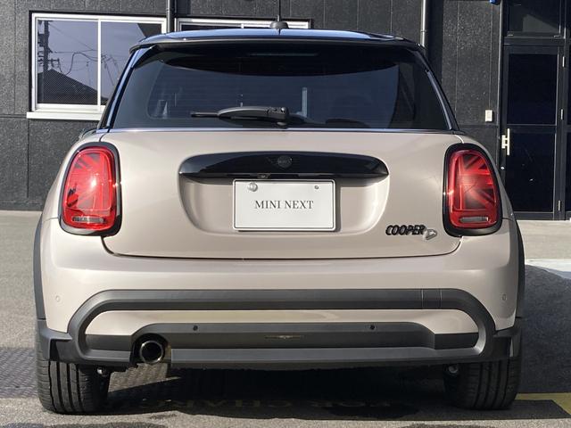 ＭＩＮＩ クーパーＤ　カムデン・エディション　ＡＣＣ・カープレイ・１７インチアルミホイール・ＭＩＮＩ認定中古車（２年保証・走行距離無制限）（ルーフトップ・グレー）（3枚目）