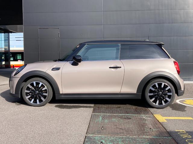 ＭＩＮＩ クーパーＤ　カムデン・エディション　ＡＣＣ・カープレイ・１７インチアルミホイール・ＭＩＮＩ認定中古車（２年保証・走行距離無制限）（ルーフトップ・グレー）（5枚目）
