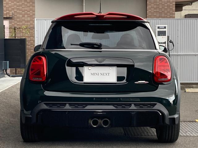 ＭＩＮＩ ＪＣＷ　プレミアムプラスパッケージ　ＪＣＷトリム　ＨＤＤナビ・アップルカープレイ・１８インチアルミホイール・ドラレコ・ＭＩＮＩ認定中古車（２年保証・走行距離無制限）（レベル・グリーン）（3枚目）