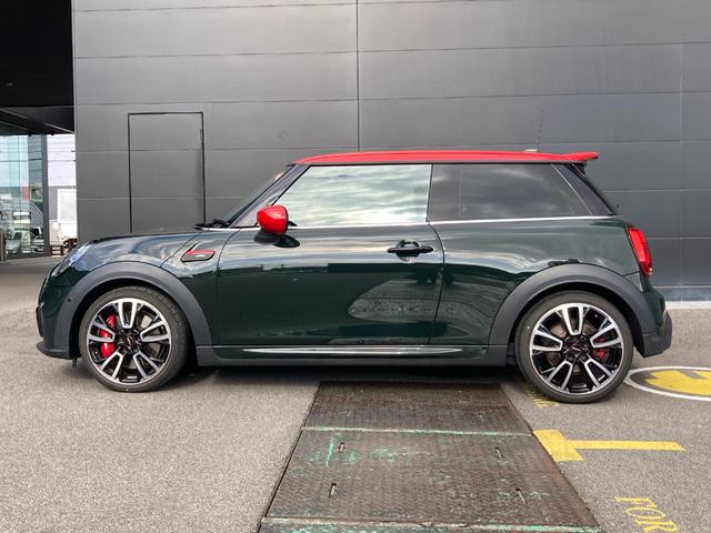 ＭＩＮＩ ＪＣＷ　プレミアムプラスパッケージ　ＪＣＷトリム　ＨＤＤナビ・アップルカープレイ・１８インチアルミホイール・ドラレコ・ＭＩＮＩ認定中古車（２年保証・走行距離無制限）（レベル・グリーン）（5枚目）