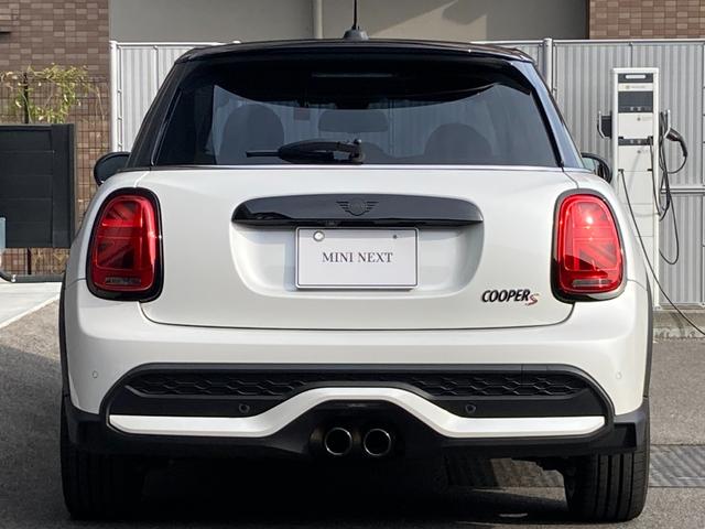 ＭＩＮＩ クーパーＳプレミアムプラスパッケージクラシックトリム　ＡＣＣ・ＨＤＤナビ・ワンオーナー・ＭＩＮＩ認定中古車（２年保証・走行距離無制限）（ナノク・ホワイト）（3枚目）