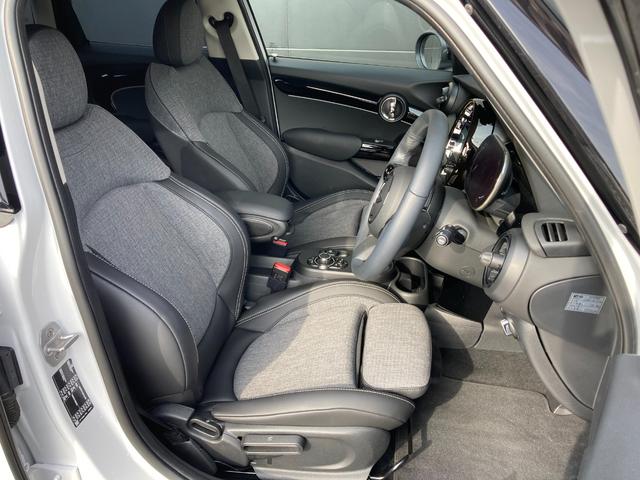 ＭＩＮＩ クーパーＳプレミアムプラスパッケージクラシックトリム　ＡＣＣ・ＨＤＤナビ・ワンオーナー・ＭＩＮＩ認定中古車（２年保証・走行距離無制限）（ナノク・ホワイト）（11枚目）