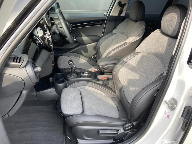 ＭＩＮＩ クーパーＳプレミアムプラスパッケージクラシックトリム　ＡＣＣ・ＨＤＤナビ・ワンオーナー・ＭＩＮＩ認定中古車（２年保証・走行距離無制限）（ナノク・ホワイト）（12枚目）