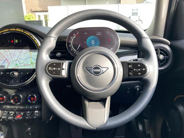 ＭＩＮＩ クーパーＳプレミアムプラスパッケージクラシックトリム　ＡＣＣ・ＨＤＤナビ・ワンオーナー・ＭＩＮＩ認定中古車（２年保証・走行距離無制限）（ナノク・ホワイト）（16枚目）