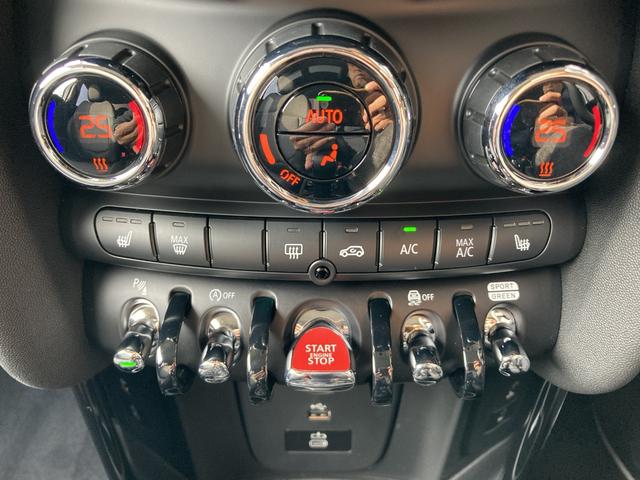 ＭＩＮＩ クーパーＳプレミアムプラスパッケージクラシックトリム　ＡＣＣ・ＨＤＤナビ・ワンオーナー・ＭＩＮＩ認定中古車（２年保証・走行距離無制限）（ナノク・ホワイト）（20枚目）