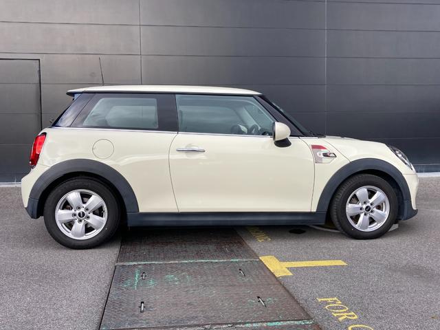 MINI ヴィクトリア ナビパッケージ・社外リアカメラ・社外シートヒーター・MINI認定中古車(1年保証・走行距離無制限)(ペッパー・ホワイト)(4枚目)