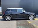 ＭＩＮＩ クーパーＳＤ　クラシック・トリム　アップルカープレイ・白ルーフ・リアビュー＋センサー・ＭＩＮＩ認定中古車（２年保証・走行距離無制限）（ミッドナイト・ブラック）（4枚目）