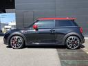 ＭＩＮＩ ＪＣＷ　プレミアムプラスパッケージ　ＪＣＷトリム　赤ルーフ・ボンネットストライプ・１８インチアルミホイール・ドラレコ・ワンオーナー・ＭＩＮＩ認定中古車（２年保証・走行距離無制限）（ミッドナイト・ブラック）（5枚目）