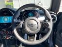 ＪＣＷ　プレミアムプラスパッケージ　ＪＣＷトリム　赤ルーフ・ボンネットストライプ・１８インチアルミホイール・ドラレコ・ワンオーナー・ＭＩＮＩ認定中古車（２年保証・走行距離無制限）（ミッドナイト・ブラック）（16枚目）
