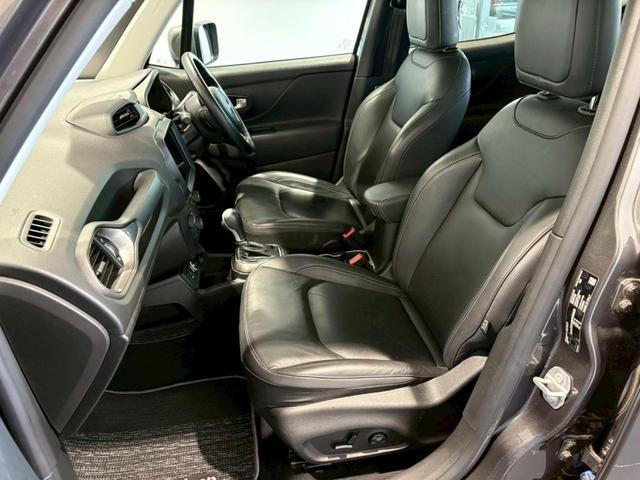 ジープ・レネゲード リミテッド　認定中古車保証　純正ナビ　ＥＴＣ２．０　バックカメラ　ＬＥＤヘッドライト　ＬＥＤフロントフォグ　オートヘッドライト　リアフォグ　レザーシート　シートヒーター　ステアリングヒーター（22枚目）