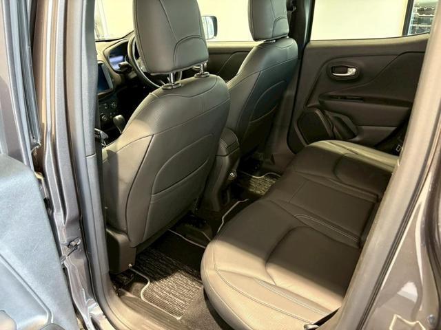 ジープ・レネゲード リミテッド　認定中古車保証　純正ナビ　ＥＴＣ２．０　バックカメラ　ＬＥＤヘッドライト　ＬＥＤフロントフォグ　オートヘッドライト　リアフォグ　レザーシート　シートヒーター　ステアリングヒーター（24枚目）