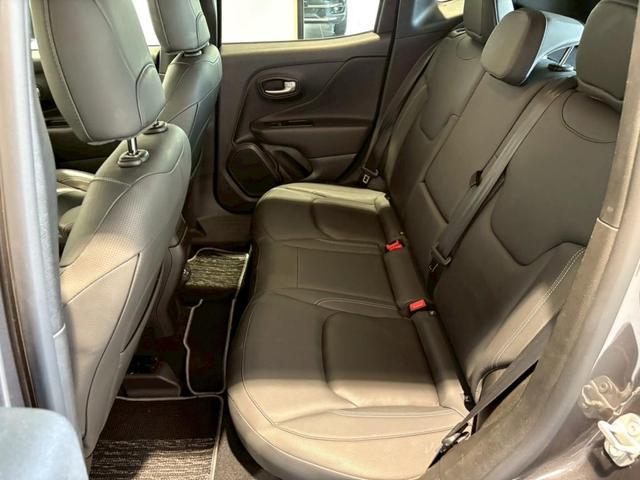 ジープ・レネゲード リミテッド　認定中古車保証　純正ナビ　ＥＴＣ２．０　バックカメラ　ＬＥＤヘッドライト　ＬＥＤフロントフォグ　オートヘッドライト　リアフォグ　レザーシート　シートヒーター　ステアリングヒーター（25枚目）