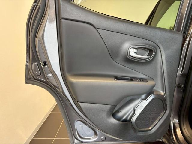 ジープ・レネゲード リミテッド　認定中古車保証　純正ナビ　ＥＴＣ２．０　バックカメラ　ＬＥＤヘッドライト　ＬＥＤフロントフォグ　オートヘッドライト　リアフォグ　レザーシート　シートヒーター　ステアリングヒーター（26枚目）