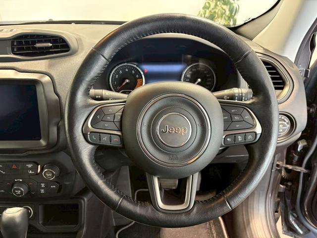 ジープ・レネゲード リミテッド　認定中古車保証　純正ナビ　ＥＴＣ２．０　バックカメラ　ＬＥＤヘッドライト　ＬＥＤフロントフォグ　オートヘッドライト　リアフォグ　レザーシート　シートヒーター　ステアリングヒーター（30枚目）