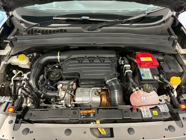 ジープ・レネゲード リミテッド　認定中古車保証　純正ナビ　ＥＴＣ２．０　バックカメラ　ＬＥＤヘッドライト　ＬＥＤフロントフォグ　オートヘッドライト　リアフォグ　レザーシート　シートヒーター　ステアリングヒーター（33枚目）