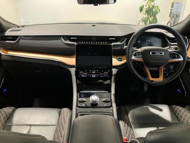 ジープ・グランドチェロキーＬ サミット　リザーブ　新車保証継承　ＬＥＤヘッドランプ　フロントフォグ　リアフォグ　オートヘッドライト　純正ナビ　ＥＴＣ２．０　レザーシート　シートヒーター　ハンドルヒーター　３列シート　純正アルミホイール（12枚目）