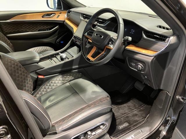 ジープ・グランドチェロキーＬ サミット　リザーブ　新車保証継承　ＬＥＤヘッドランプ　フロントフォグ　リアフォグ　オートヘッドライト　純正ナビ　ＥＴＣ２．０　レザーシート　シートヒーター　ハンドルヒーター　３列シート　純正アルミホイール（13枚目）