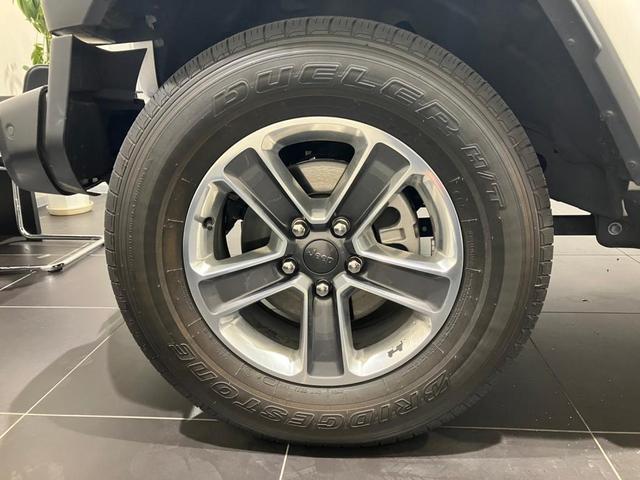 ジープ・ラングラーアンリミテッド サハラ 認知中古車保証 純正ナビ ETC2.0 バックカメラ LEDヘッドライト オートヘッドライト レザーシート シートヒーター ステアリングヒーター ターボエンジン フロントフォグ リアフォグ(13枚目)