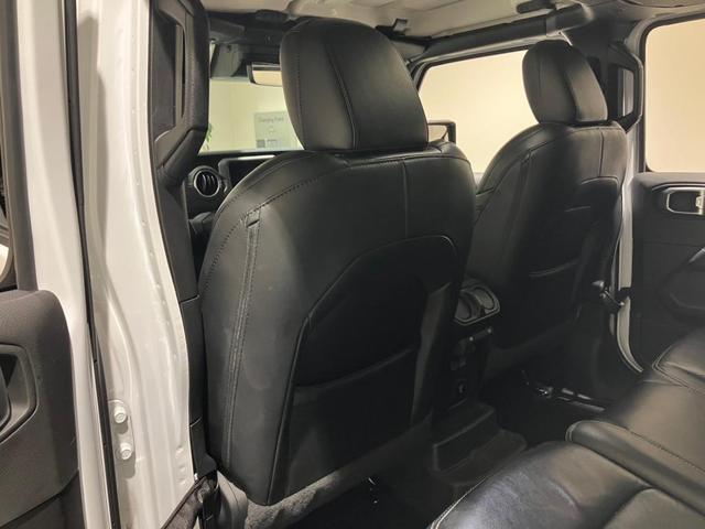 ジープ・ラングラーアンリミテッド サハラ 認知中古車保証 純正ナビ ETC2.0 バックカメラ LEDヘッドライト オートヘッドライト レザーシート シートヒーター ステアリングヒーター ターボエンジン フロントフォグ リアフォグ(24枚目)