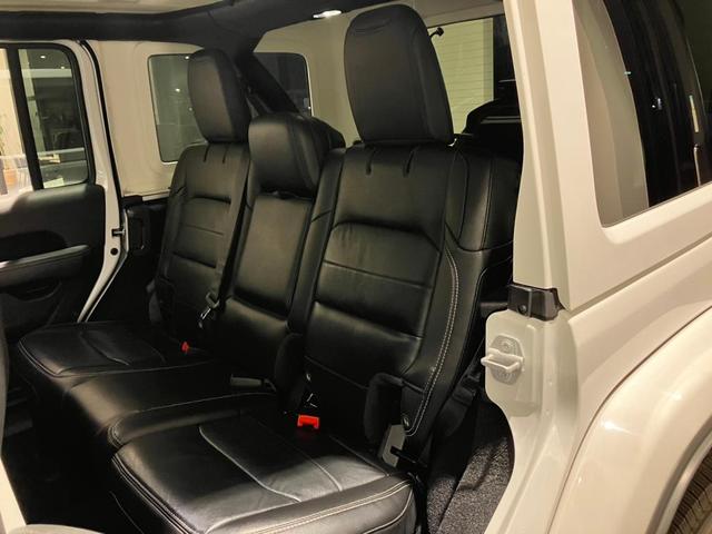 ジープ・ラングラーアンリミテッド サハラ 認知中古車保証 純正ナビ ETC2.0 バックカメラ LEDヘッドライト オートヘッドライト レザーシート シートヒーター ステアリングヒーター ターボエンジン フロントフォグ リアフォグ(25枚目)