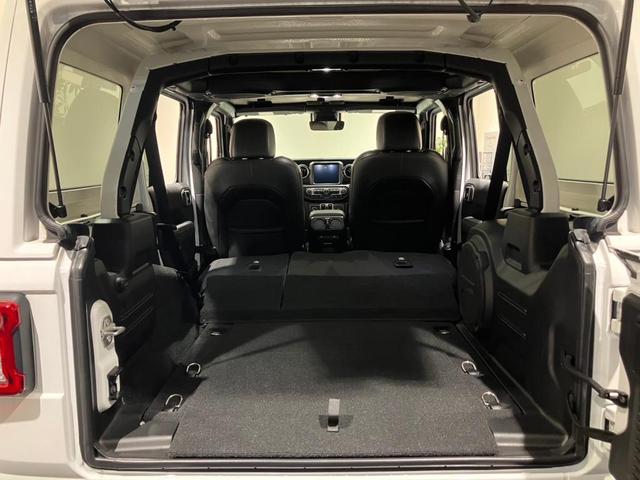 ジープ・ラングラーアンリミテッド サハラ 認知中古車保証 純正ナビ ETC2.0 バックカメラ LEDヘッドライト オートヘッドライト レザーシート シートヒーター ステアリングヒーター ターボエンジン フロントフォグ リアフォグ(28枚目)