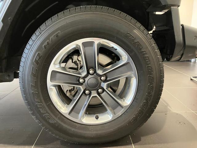 ジープ・ラングラーアンリミテッド サハラ　認定中古車保証　整備付　純正ナビゲーションシステム　Ａｐｐｌｅ　Ｃａｒｐｌａｙ　レザーシート　シートヒーター　ステアリングヒーター　フロントカメラ　サイドカメラ　バックカメラ　ＥＴＣ２．０（10枚目）