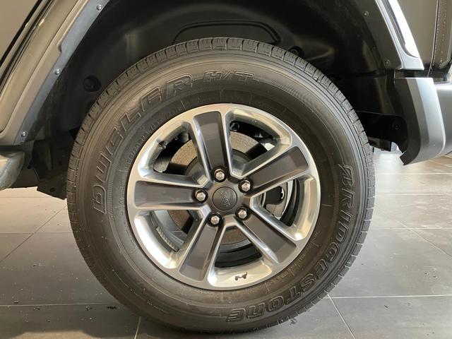 ジープ・ラングラーアンリミテッド サハラ　認定中古車保証　整備付　純正ナビゲーションシステム　Ａｐｐｌｅ　Ｃａｒｐｌａｙ　レザーシート　シートヒーター　ステアリングヒーター　フロントカメラ　サイドカメラ　バックカメラ　ＥＴＣ２．０（12枚目）