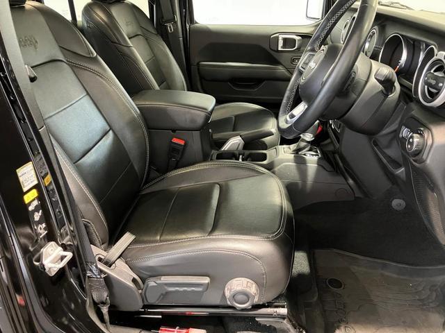 ジープ・ラングラーアンリミテッド サハラ　認定中古車保証　整備付　純正ナビゲーションシステム　Ａｐｐｌｅ　Ｃａｒｐｌａｙ　レザーシート　シートヒーター　ステアリングヒーター　フロントカメラ　サイドカメラ　バックカメラ　ＥＴＣ２．０（16枚目）