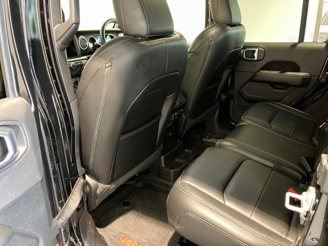 ジープ・ラングラーアンリミテッド サハラ　認定中古車保証　整備付　純正ナビゲーションシステム　Ａｐｐｌｅ　Ｃａｒｐｌａｙ　レザーシート　シートヒーター　ステアリングヒーター　フロントカメラ　サイドカメラ　バックカメラ　ＥＴＣ２．０（24枚目）