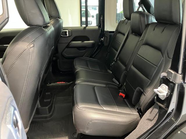 ジープ・ラングラーアンリミテッド サハラ　認定中古車保証　整備付　純正ナビゲーションシステム　Ａｐｐｌｅ　Ｃａｒｐｌａｙ　レザーシート　シートヒーター　ステアリングヒーター　フロントカメラ　サイドカメラ　バックカメラ　ＥＴＣ２．０（25枚目）