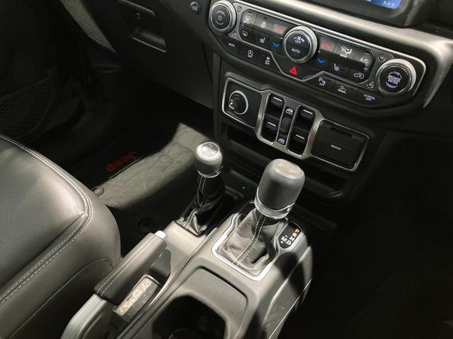 ジープ・ラングラーアンリミテッド サハラ　認定中古車保証　整備付　純正ナビゲーションシステム　Ａｐｐｌｅ　Ｃａｒｐｌａｙ　レザーシート　シートヒーター　ステアリングヒーター　フロントカメラ　サイドカメラ　バックカメラ　ＥＴＣ２．０（32枚目）
