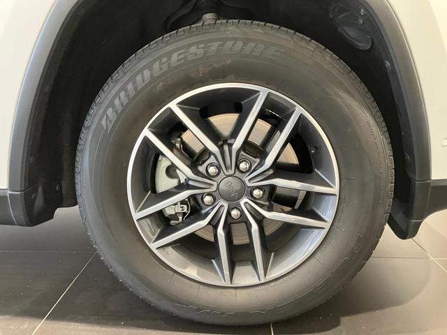 ジープ・グランドチェロキー リミテッド　認定中古車保証　４ＷＤ　レザーシート　シートヒーター　ハンドルヒーター　純正ナビ　ＥＴＣ２．０　バックカメラ　パワーリフトゲート　アダプティブクルーズコントロール　レーンキープアシスト（10枚目）