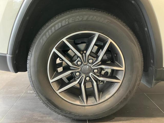 ジープ・グランドチェロキー リミテッド　認定中古車保証　４ＷＤ　レザーシート　シートヒーター　ハンドルヒーター　純正ナビ　ＥＴＣ２．０　バックカメラ　パワーリフトゲート　アダプティブクルーズコントロール　レーンキープアシスト（11枚目）