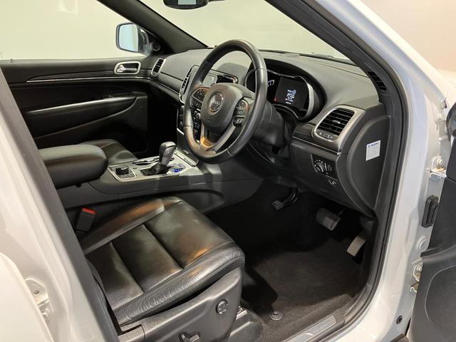 ジープ・グランドチェロキー リミテッド　認定中古車保証　４ＷＤ　レザーシート　シートヒーター　ハンドルヒーター　純正ナビ　ＥＴＣ２．０　バックカメラ　パワーリフトゲート　アダプティブクルーズコントロール　レーンキープアシスト（15枚目）