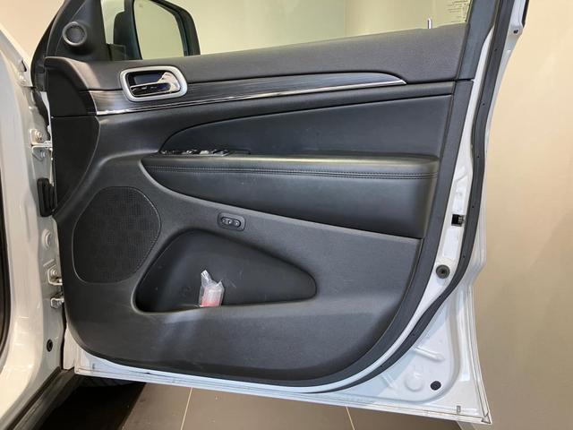 ジープ・グランドチェロキー リミテッド　認定中古車保証　４ＷＤ　レザーシート　シートヒーター　ハンドルヒーター　純正ナビ　ＥＴＣ２．０　バックカメラ　パワーリフトゲート　アダプティブクルーズコントロール　レーンキープアシスト（17枚目）