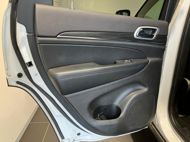 ジープ・グランドチェロキー リミテッド　認定中古車保証　４ＷＤ　レザーシート　シートヒーター　ハンドルヒーター　純正ナビ　ＥＴＣ２．０　バックカメラ　パワーリフトゲート　アダプティブクルーズコントロール　レーンキープアシスト（26枚目）