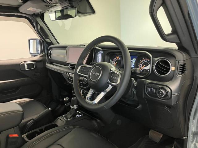 ジープ・ラングラーアンリミテッド サハラ ローンチエディション 認定中古車保証 4WD LEDヘッドライト フロントフォグ 純正ナビ ETC2.0 バックカメラ フロントカメラ レザーシート シートヒーター ステアリングヒーター オートエアコン ターボエンジン(15枚目)