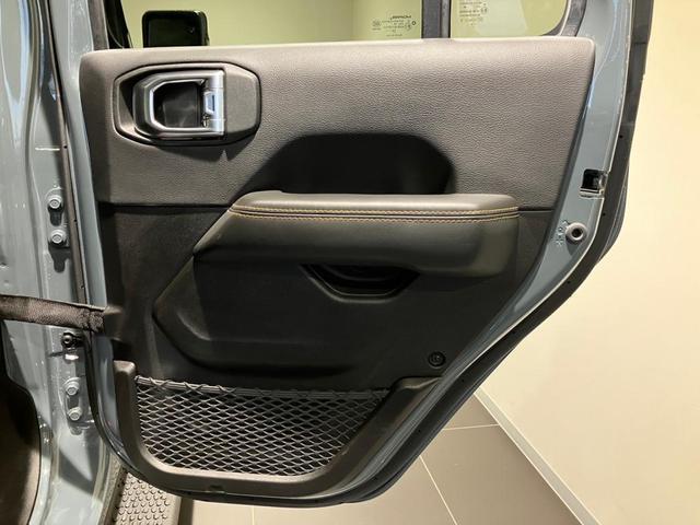 ジープ・ラングラーアンリミテッド サハラ ローンチエディション 認定中古車保証 4WD LEDヘッドライト フロントフォグ 純正ナビ ETC2.0 バックカメラ フロントカメラ レザーシート シートヒーター ステアリングヒーター オートエアコン ターボエンジン(20枚目)