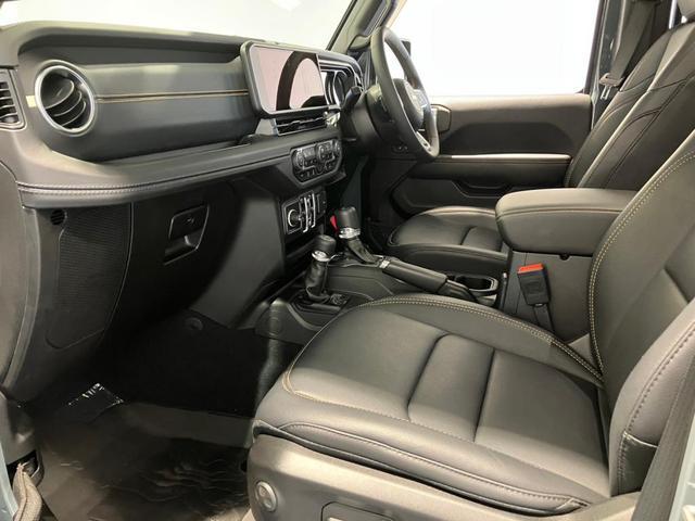 ジープ・ラングラーアンリミテッド サハラ ローンチエディション 認定中古車保証 4WD LEDヘッドライト フロントフォグ 純正ナビ ETC2.0 バックカメラ フロントカメラ レザーシート シートヒーター ステアリングヒーター オートエアコン ターボエンジン(21枚目)